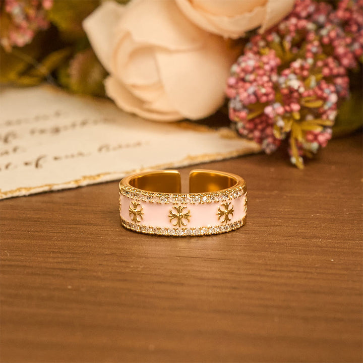Ensemble de bagues Christianartworkshop en zircon, croix et émail, motif fleur de lys : emblème de pureté et de rédemption divines - image 12