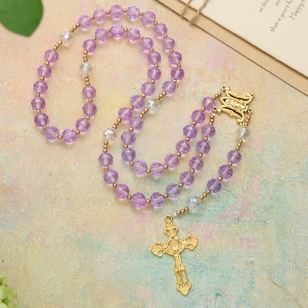 Christianartworkshop Chapelet en verre violet à facettes avec médaille de Notre-Dame : emblème de la lumière divine et de la grâce mariale - Notre-Dame et le Crucifix - image 0