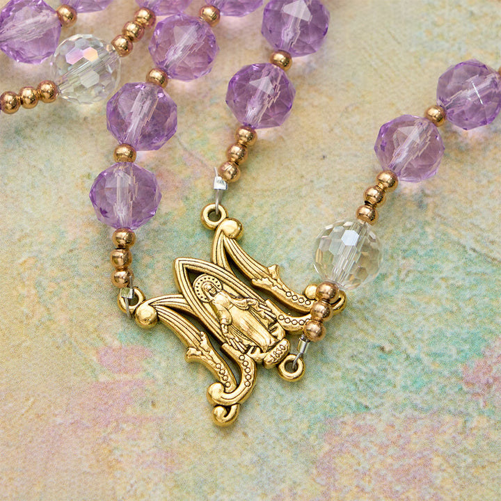 Christianartworkshop Chapelet en verre violet à facettes avec médaille de Notre-Dame : emblème de la lumière divine et de la grâce mariale - image 7
