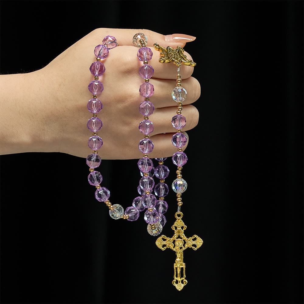Christianartworkshop Chapelet en verre violet à facettes avec médaille de Notre-Dame : emblème de la lumière divine et de la grâce mariale - image 1