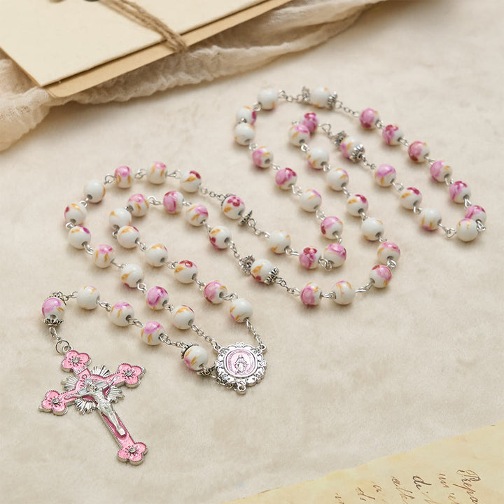 Christianartworkshop Chapelet en perles de céramique à motif floral avec médaille émaillée de la Vierge Marie et crucifix rose - image 3