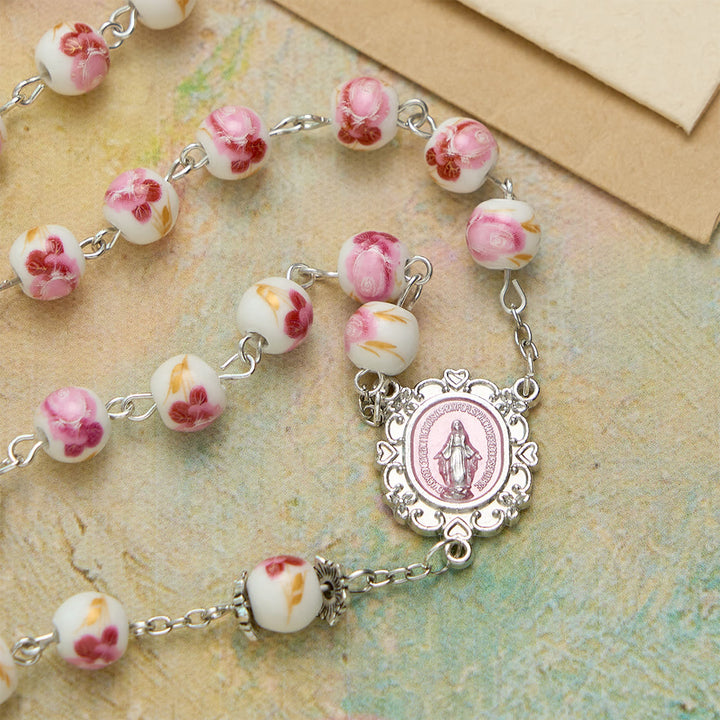 Christianartworkshop Chapelet en perles de céramique à motif floral avec médaille émaillée de la Vierge Marie et crucifix rose - image 7