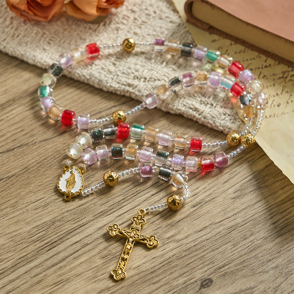 Christianartworkshop Chapelet en perles de résine multicolores : emblème de la joie divine et de la grâce mariale - Notre-Dame et le Crucifix - image 0