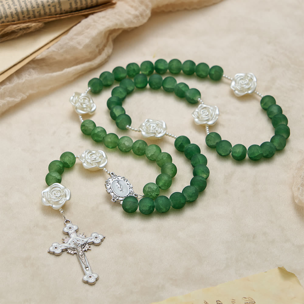 Christianartworkshop Chapelet camélia en verre vert dépoli : emblème de pureté divine et de grâce mariale - image 3