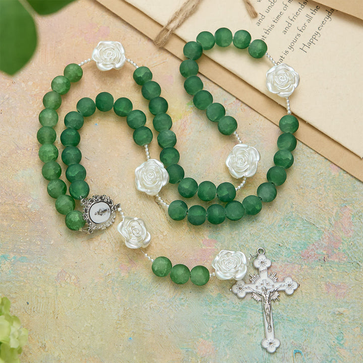 Christianartworkshop Chapelet camélia en verre vert dépoli : emblème de pureté divine et de grâce mariale - Notre-Dame et le Crucifix - image 0