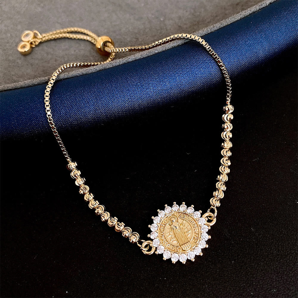 Christianartworkshop Bracelet orné d'une médaille miraculeuse de Notre-Dame et d'un halo de perles en zircon : emblème de protection et de grâce divines - Tour d'or - image 5