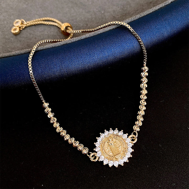 Christianartworkshop Bracelet orné d'une médaille miraculeuse de Notre-Dame et d'un halo de perles en zircon : emblème de protection et de grâce divines - Tour d'or - image 5