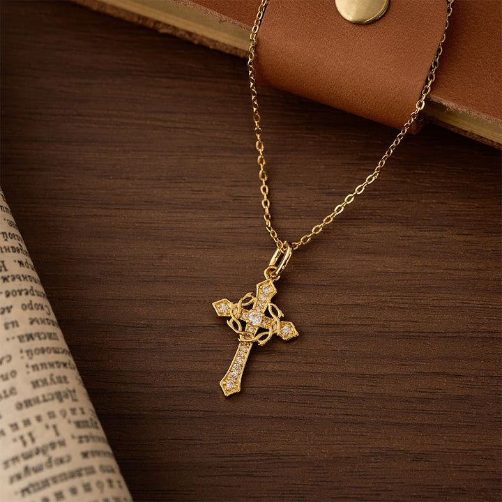 Christianartworkshop Collier Croix Géométrique Étincelante : Symbole d'Espoir Éternel et de Protection Divine - Or - image 2