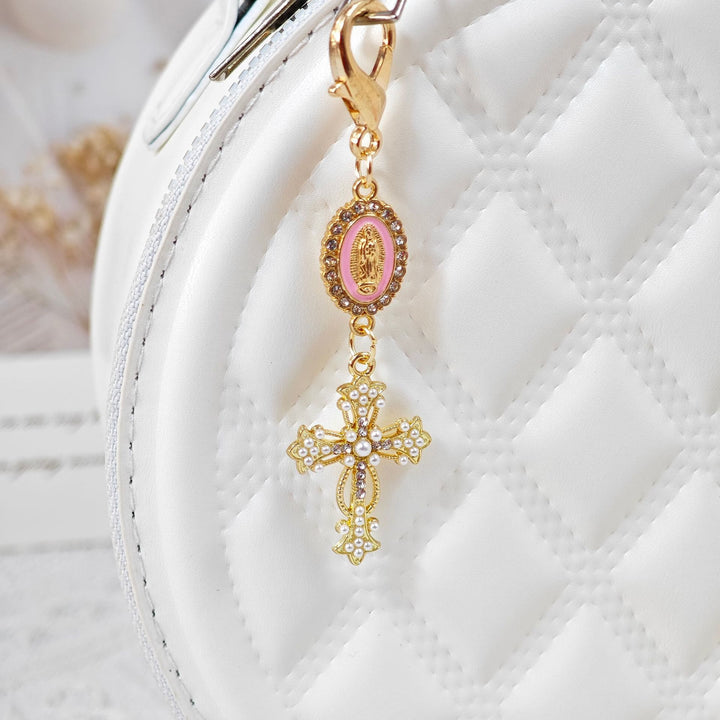 Christianartworkshop Porte-clés croix orné d'un médaillon Notre-Dame : emblème de rédemption et de protection spirituelle - Rose - image 3