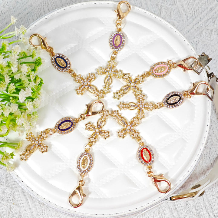 Christianartworkshop Porte-clés croix orné d'un médaillon Notre-Dame : emblème de rédemption et de protection spirituelle - image 2