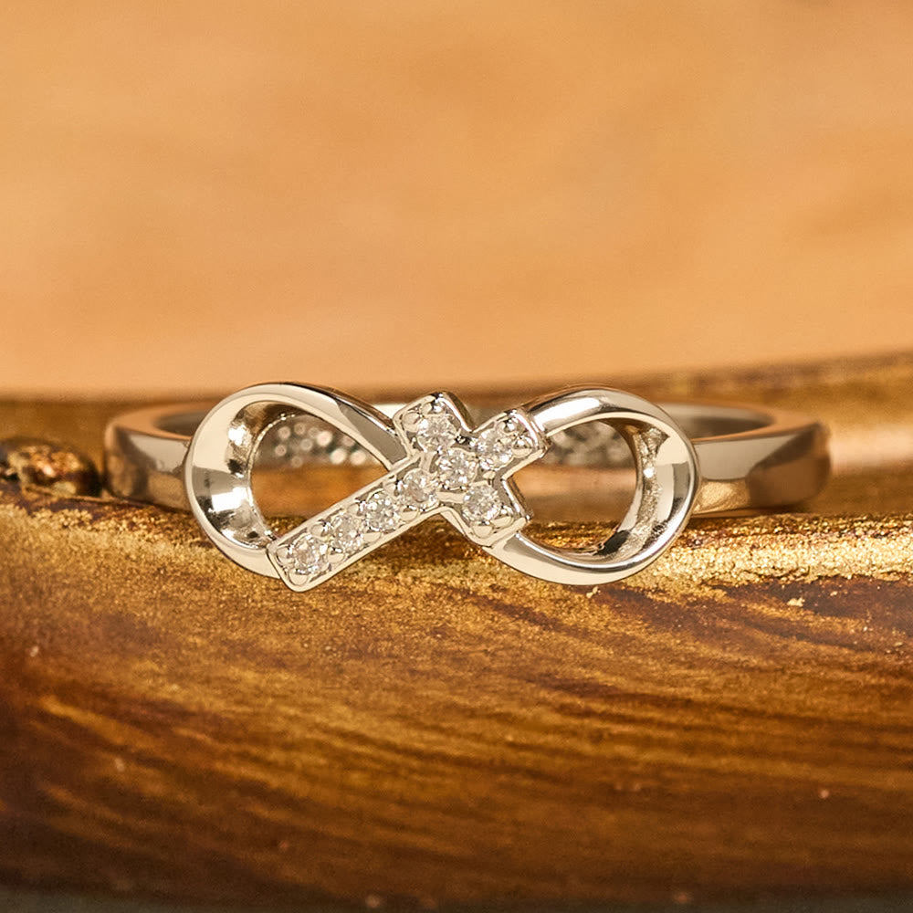 Bague ouverte élégante Croix de l'Infini avec gravure, Christianartworkshop : emblème de force spirituelle et de guidance divine - image 2