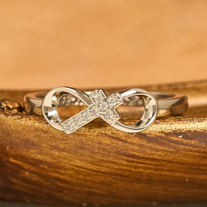 Bague ouverte élégante Croix de l'Infini avec gravure, Christianartworkshop : emblème de force spirituelle et de guidance divine - image 2
