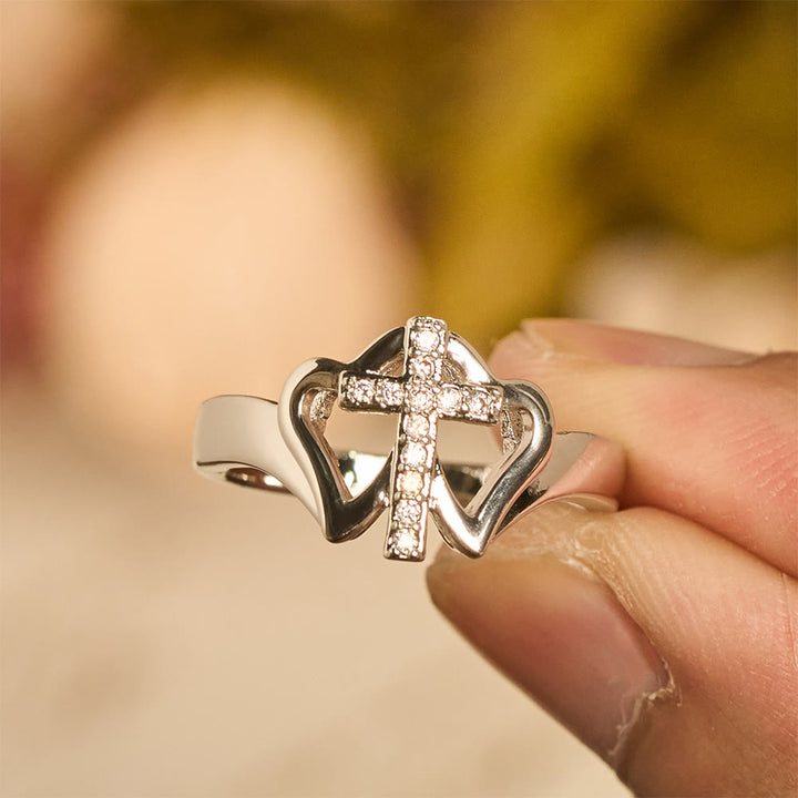Bague croix à deux cœurs complexes, emblème de force spirituelle et de foi inébranlable, par Christianartworkshop - image 2
