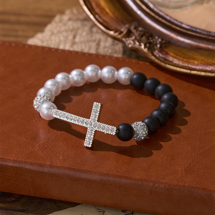 Christianartworkshop Ensemble de deux bracelets croix en perles blanches et noires mates : emblème de pureté et de rédemption divines - image 2