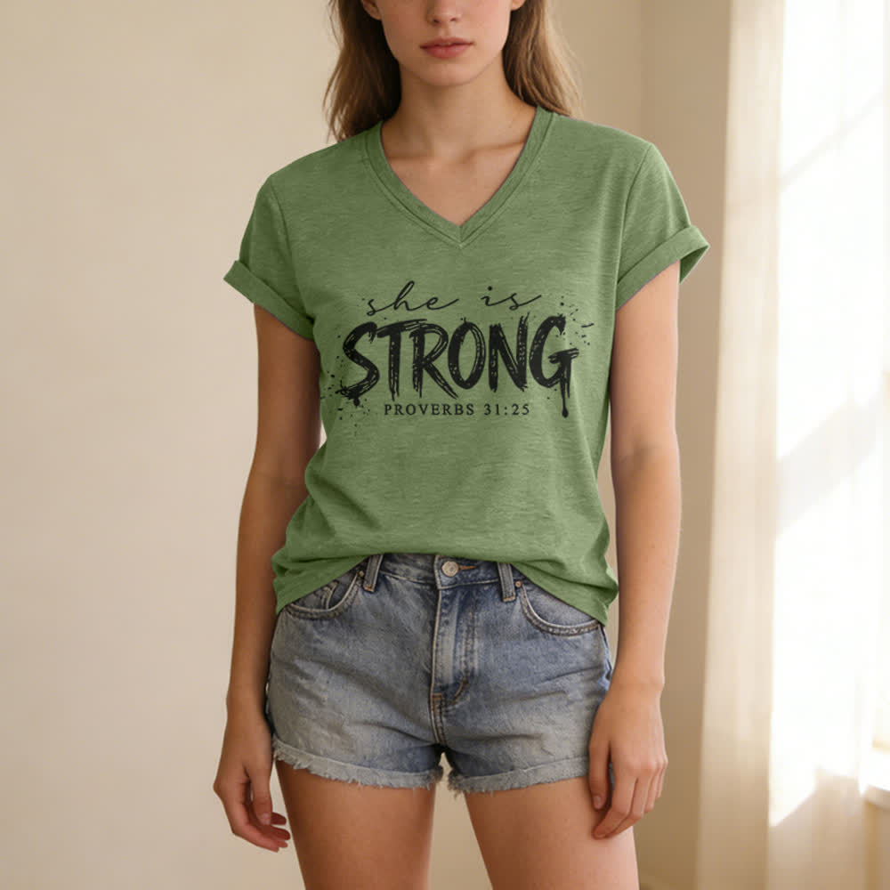 Christianartworkshop Elle est forte Proverbes 31:25 T-shirt décontracté à col en V - image 1