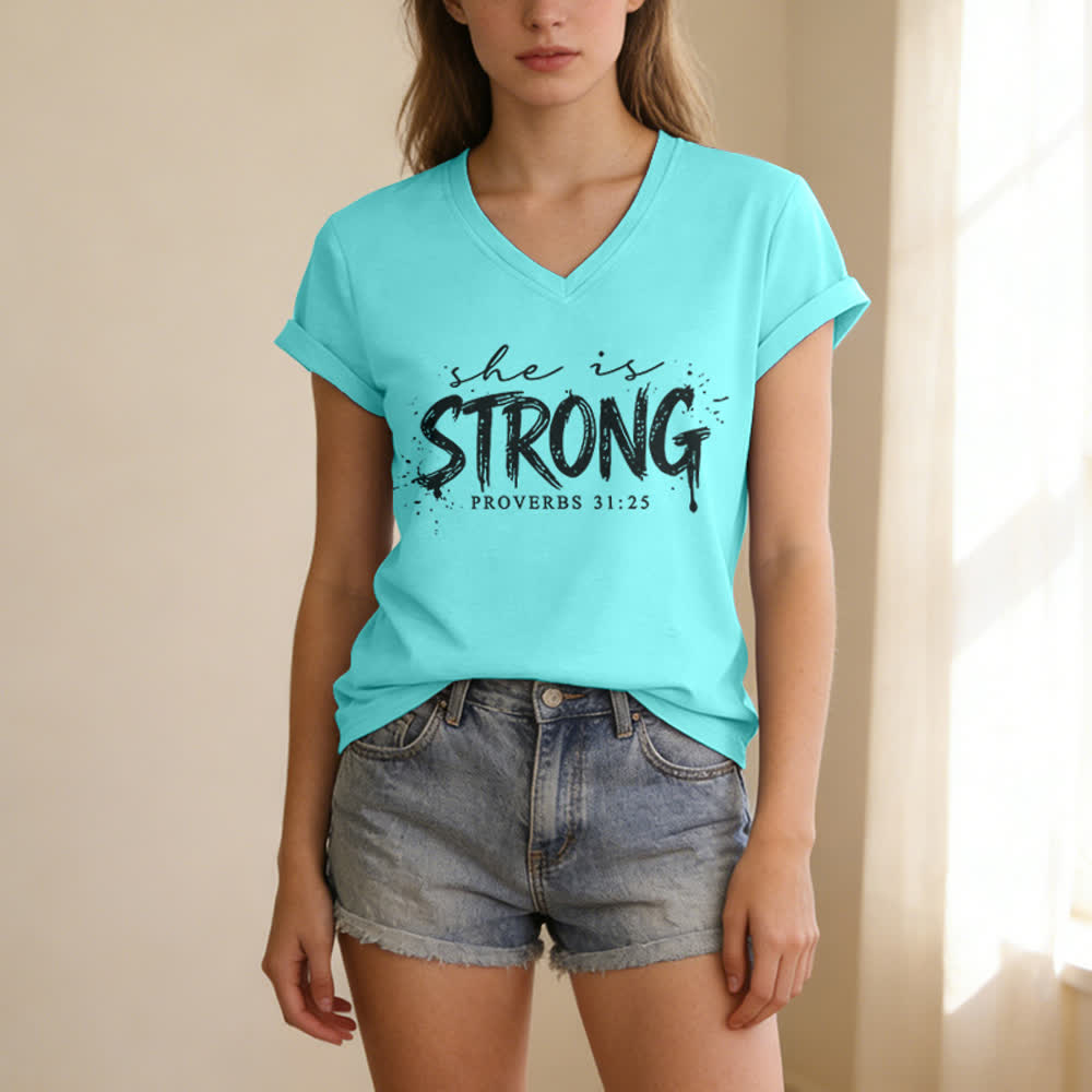 Christianartworkshop Elle est forte Proverbes 31:25 T-shirt décontracté à col en V - image 9