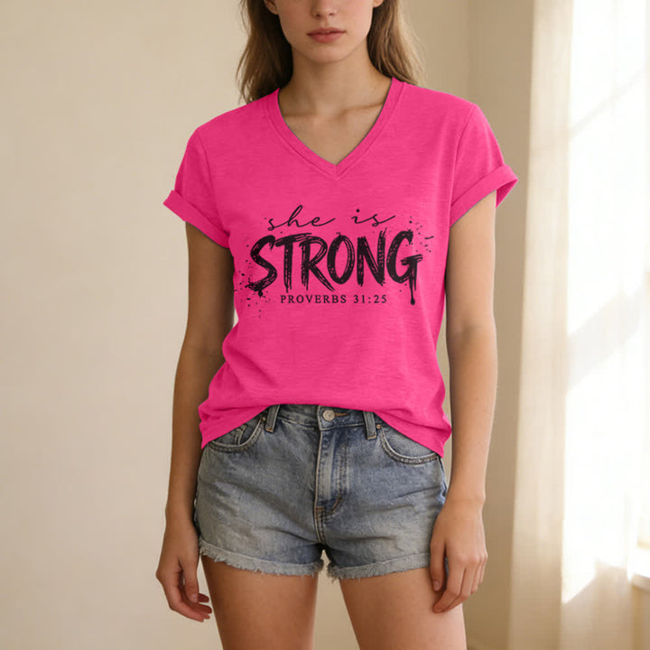 Christianartworkshop Elle est forte Proverbes 31:25 T-shirt décontracté à col en V - image 25