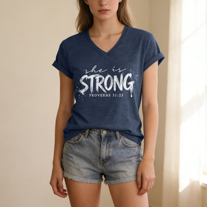 Christianartworkshop Elle est forte Proverbes 31:25 T-shirt décontracté à col en V - image 19