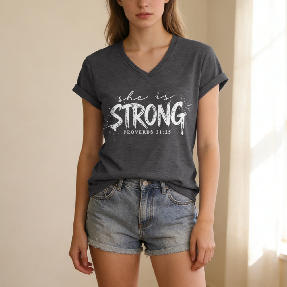 Christianartworkshop Elle est forte Proverbes 31:25 T-shirt décontracté à col en V - image 21