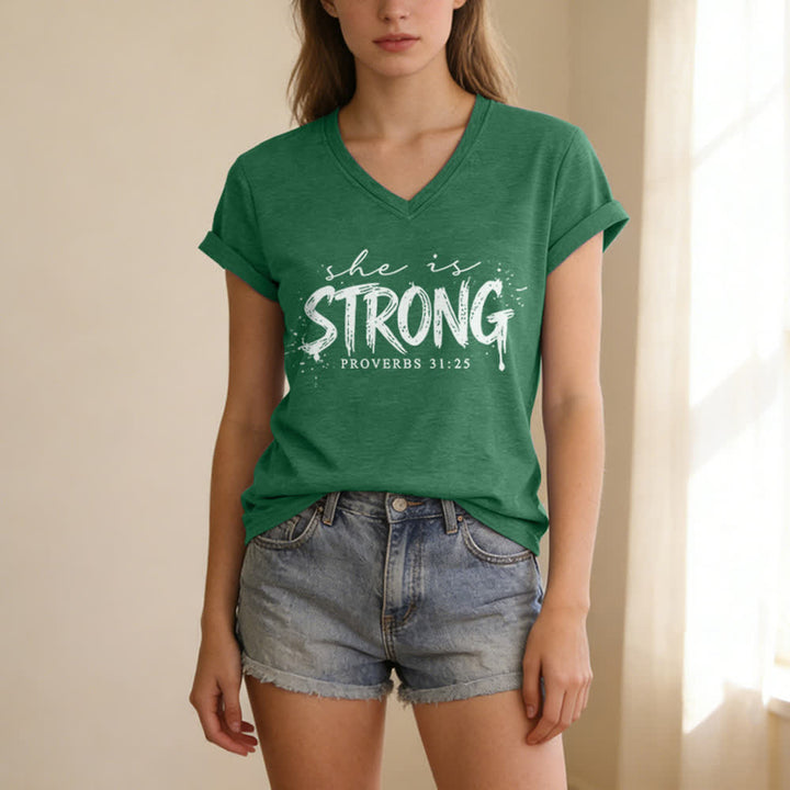 Christianartworkshop Elle est forte Proverbes 31:25 T-shirt décontracté à col en V - image 15