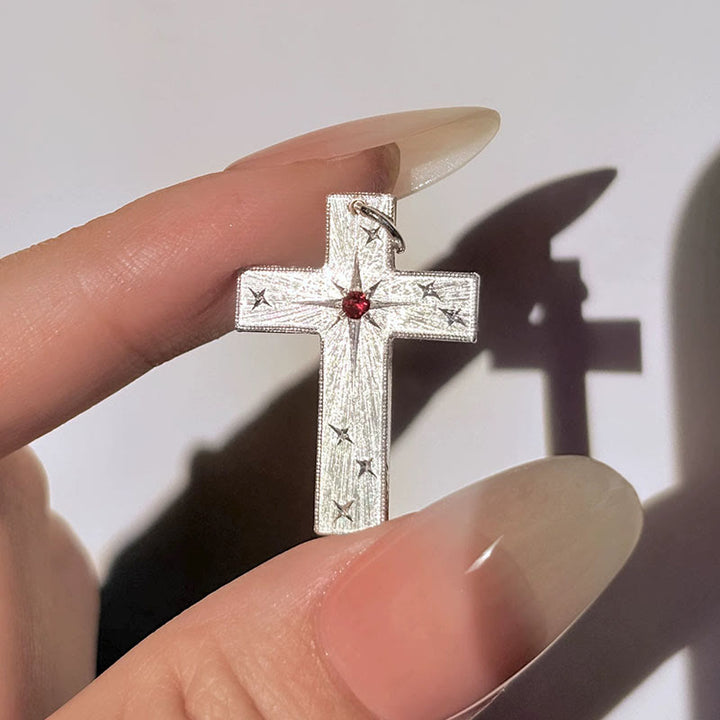 Christianartworkshop Collier pendentif croix en zircone cubique gravée d'une étoile : emblème de lumière divine et de foi - Rouge - image 0