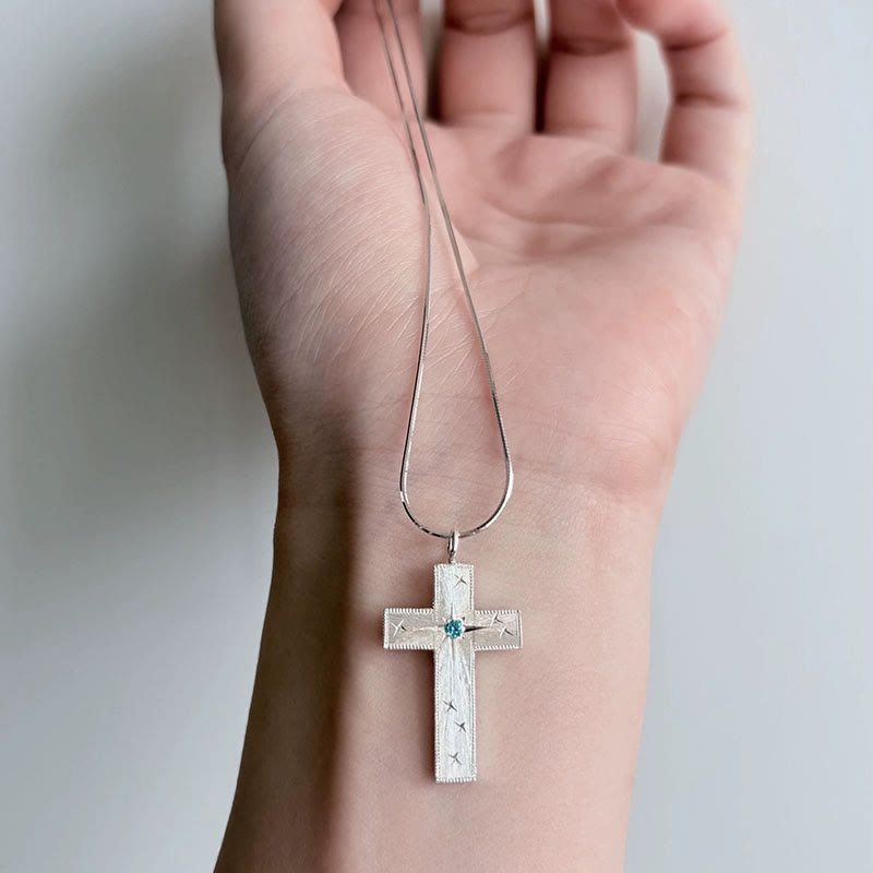 Christianartworkshop Collier pendentif croix en zircone cubique gravée d'une étoile : emblème de lumière divine et de foi - Bleu - image 3