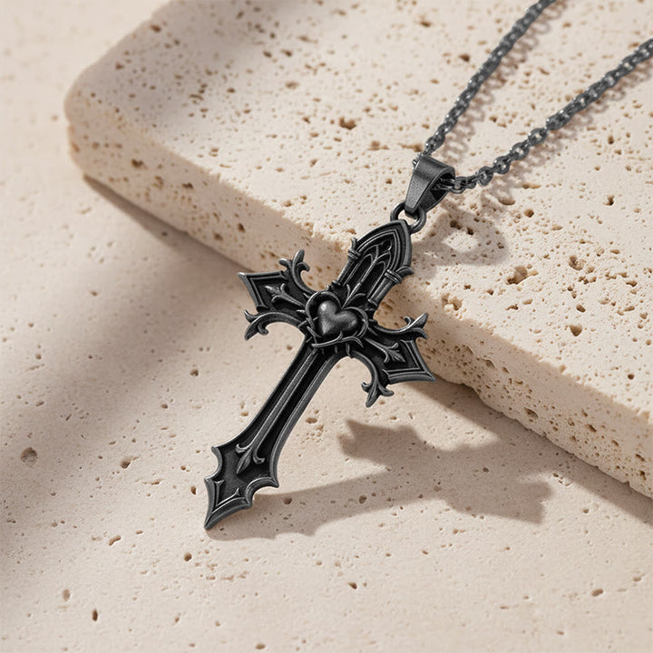 Christianartworkshop Collier pendentif croix gothique couronne d'épines : emblème du sacrifice et de la rédemption du Christ - Croix du cœur - image 4