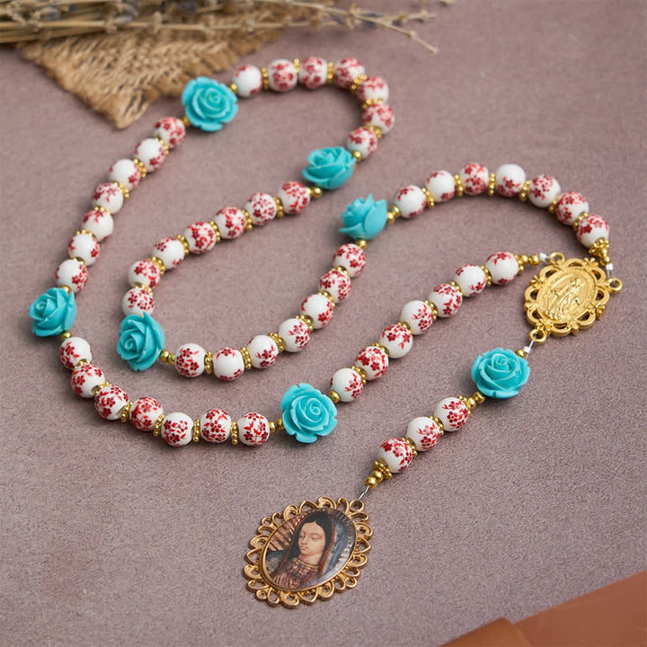 Christianartworkshop Chapelet des Sept Douleurs en perles de céramique rouge et blanche, orné d'une rose turquoise et d'une médaille de la Vierge Marie. - image 4