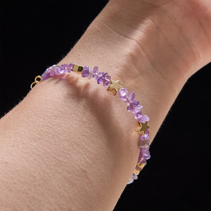 Christianartworkshop Bracelet chapelet en fil mémoire orné d'éclats d'améthyste naturelle et d'une médaille de Notre-Dame - image 3