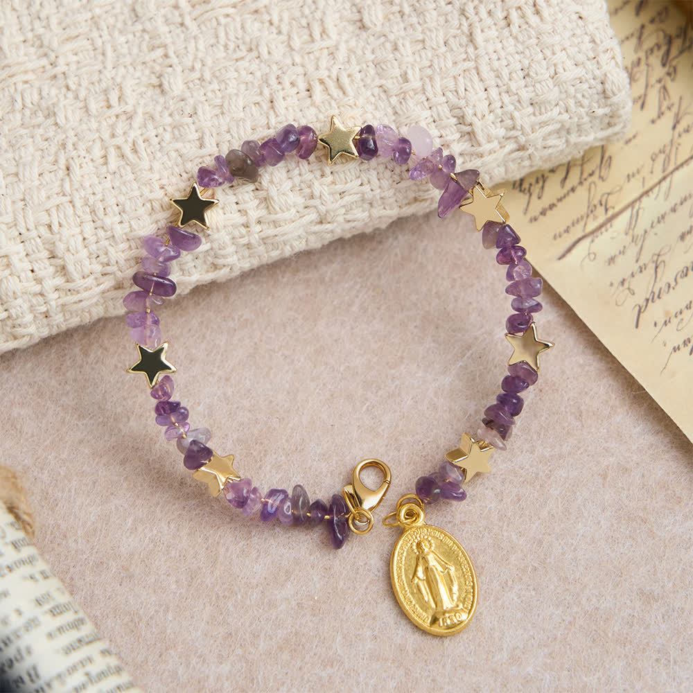 Christianartworkshop Bracelet chapelet en fil mémoire orné d'éclats d'améthyste naturelle et d'une médaille de Notre-Dame - image 4