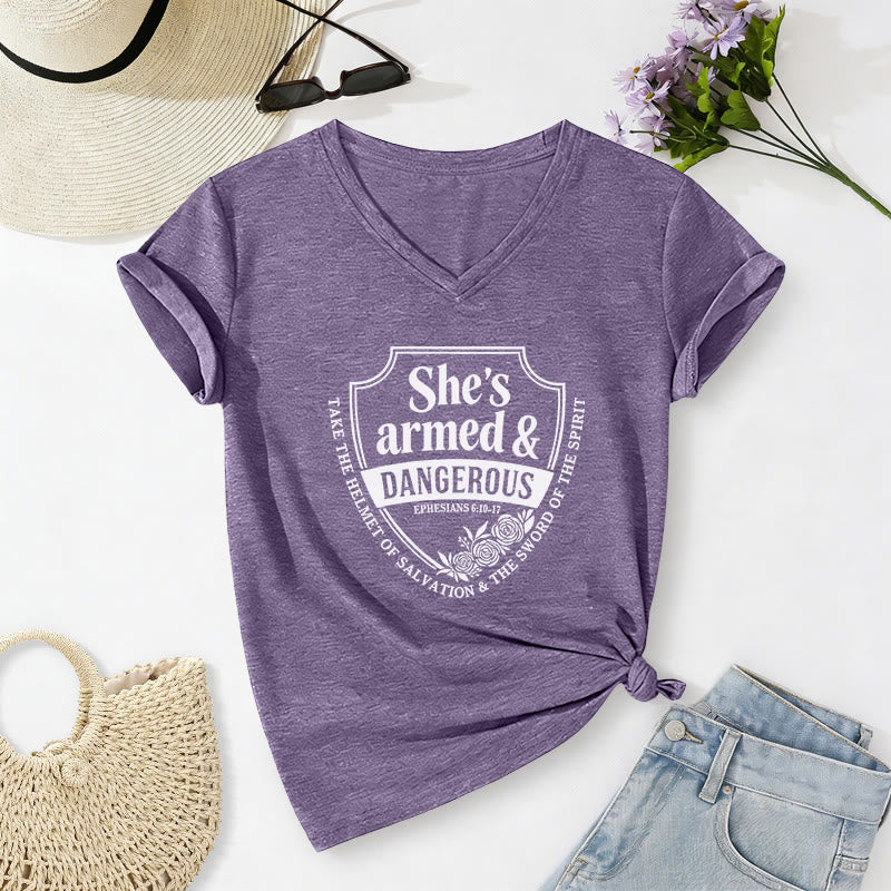 Christianartworkshop T-shirt décontracté à col en V « Elle est armée et dangereuse » - Violet - 2XL - image 0