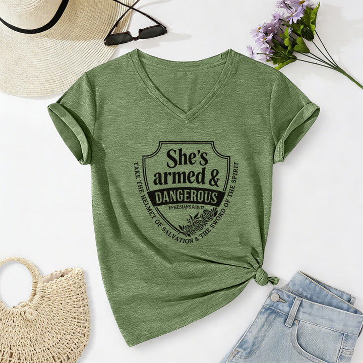 Christianartworkshop T-shirt décontracté à col en V « Elle est armée et dangereuse » - Vert olive - 2XL - image 2