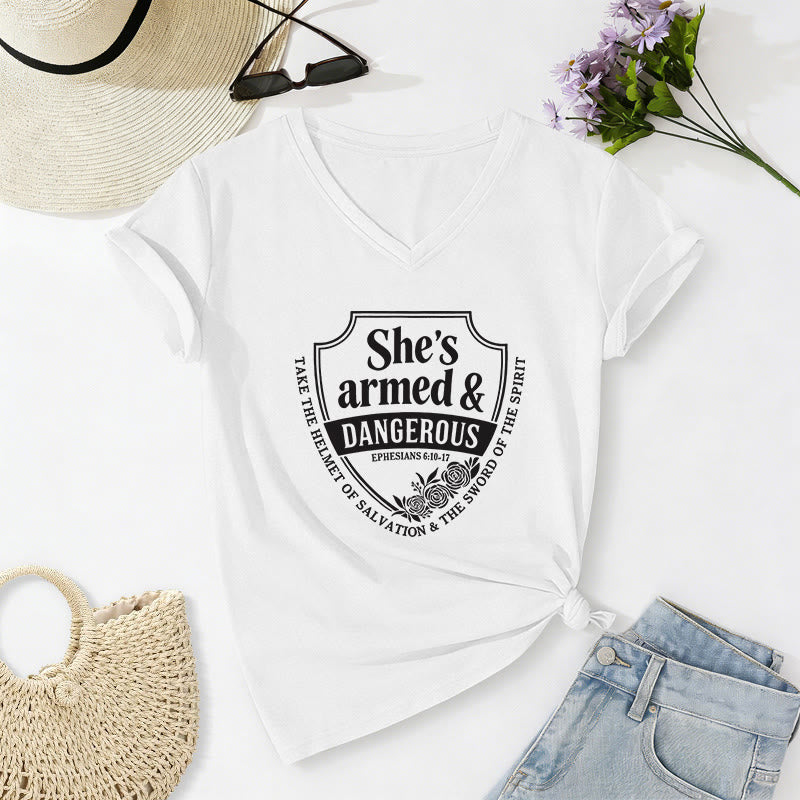 Christianartworkshop T-shirt décontracté à col en V « Elle est armée et dangereuse » - Blanc - 2XL - image 4