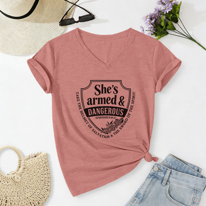 Christianartworkshop T-shirt décontracté à col en V « Elle est armée et dangereuse » - Rose clair - 2XL - image 12