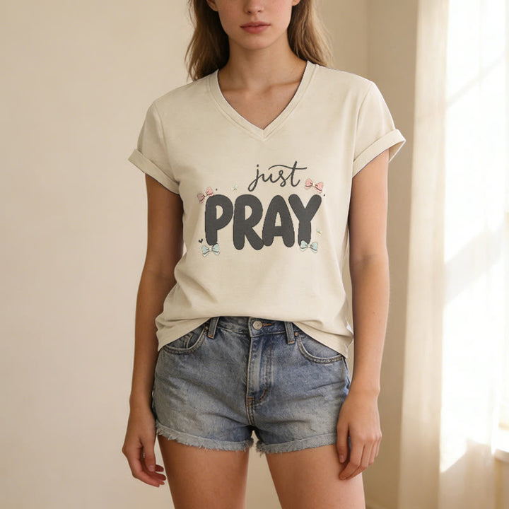Christianartworkshop T-shirt décontracté à col en V Just PRAY - image 7