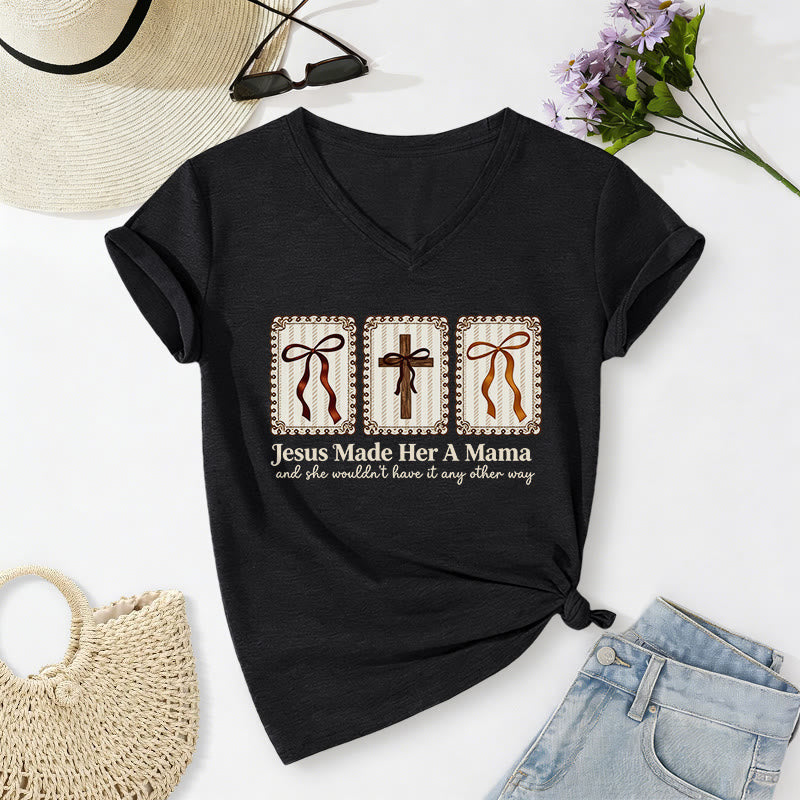 Christianartworkshop T-shirt décontracté à col en V « Jésus l'a faite maman » - Noir - 2XL - image 12