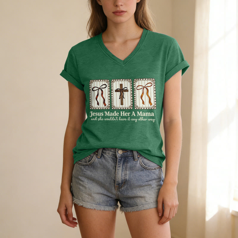 Christianartworkshop T-shirt décontracté à col en V « Jésus l'a faite maman » - image 15