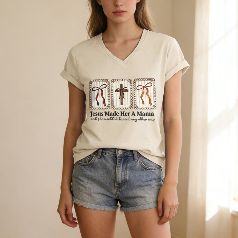 Christianartworkshop T-shirt décontracté à col en V « Jésus l'a faite maman » - image 5