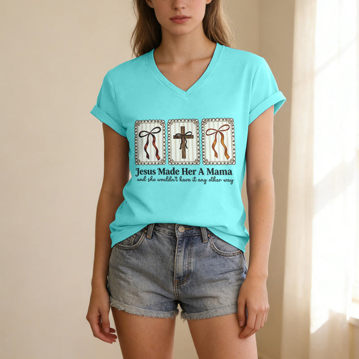 Christianartworkshop T-shirt décontracté à col en V « Jésus l'a faite maman » - image 9