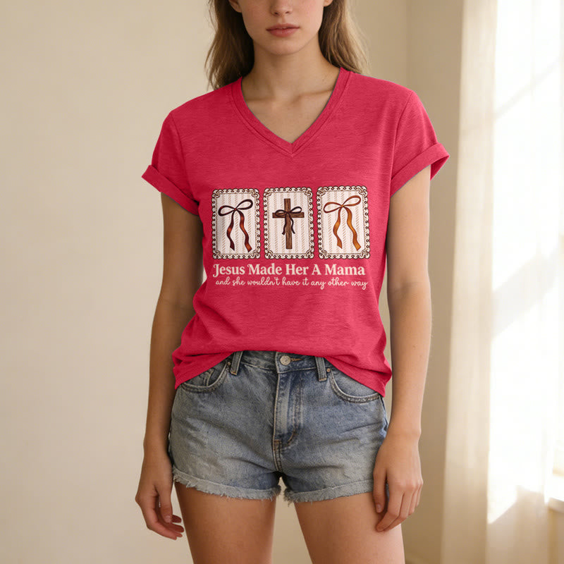 Christianartworkshop T-shirt décontracté à col en V « Jésus l'a faite maman » - image 23