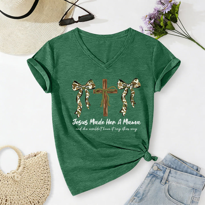 Christianartworkshop Jésus a fait d'elle une maman et elle n'aurait pas voulu qu'il en soit autrement. T-shirt décontracté à col en V - Vert foncé - 2XL - image 14