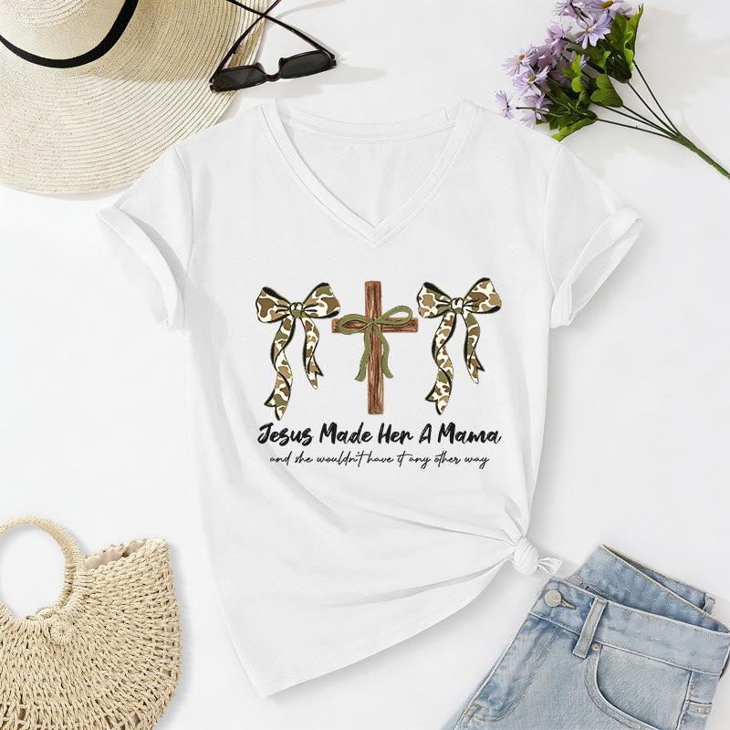 Christianartworkshop Jésus a fait d'elle une maman et elle n'aurait pas voulu qu'il en soit autrement. T-shirt décontracté à col en V - Blanc - 2XL - image 4
