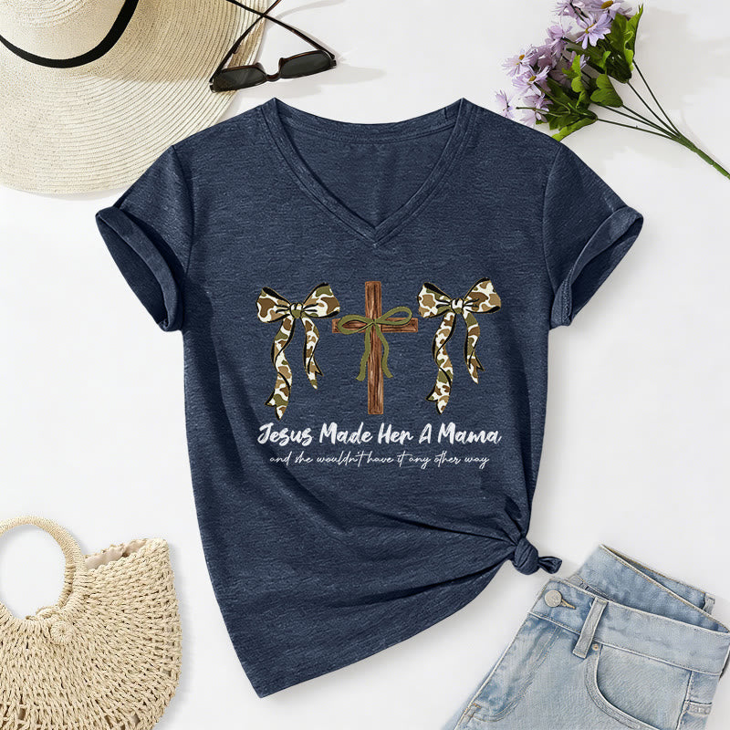 Christianartworkshop Jésus a fait d'elle une maman et elle n'aurait pas voulu qu'il en soit autrement. T-shirt décontracté à col en V - Bleu marine - 2XL - image 18