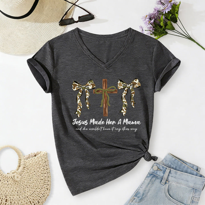 Christianartworkshop Jésus a fait d'elle une maman et elle n'aurait pas voulu qu'il en soit autrement. T-shirt décontracté à col en V - Gris foncé - 2XL - image 20