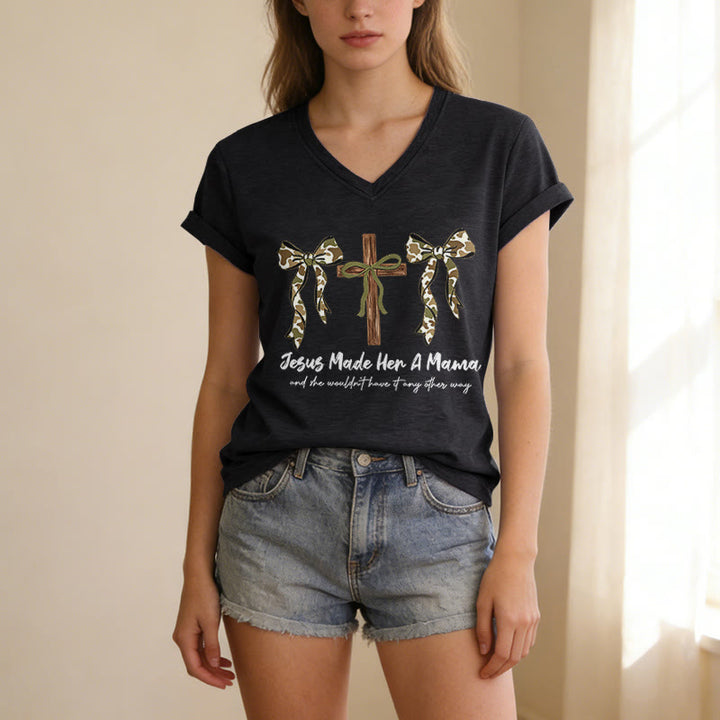 Christianartworkshop Jésus a fait d'elle une maman et elle n'aurait pas voulu qu'il en soit autrement. T-shirt décontracté à col en V - image 13