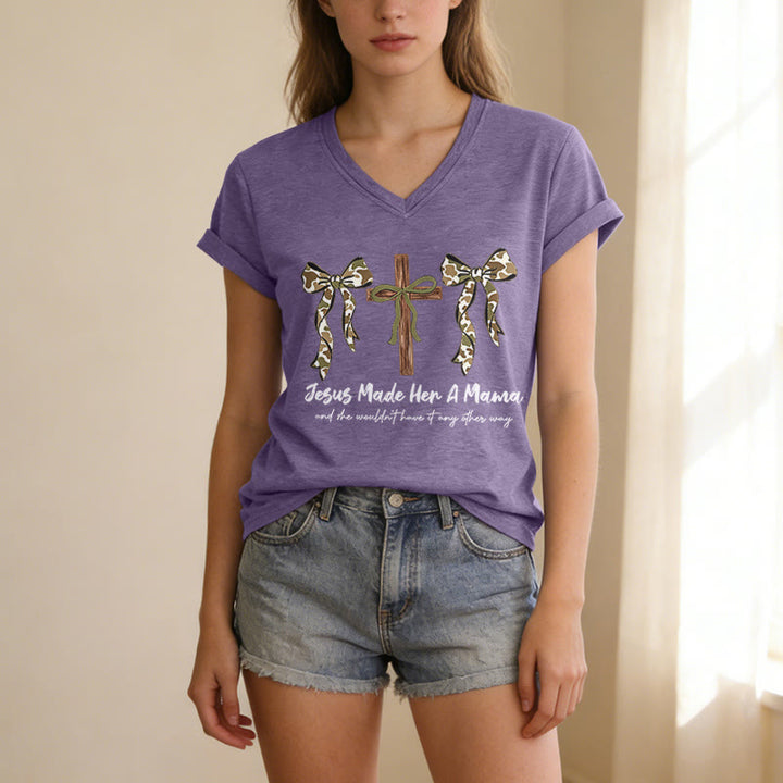 Christianartworkshop Jésus a fait d'elle une maman et elle n'aurait pas voulu qu'il en soit autrement. T-shirt décontracté à col en V - image 17