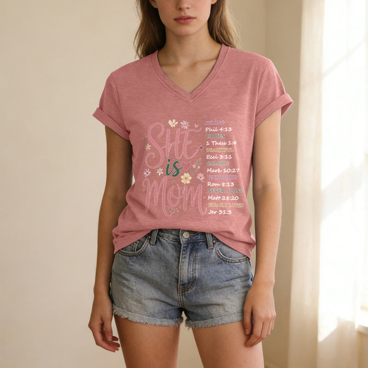 Christianartworkshop T-shirt décontracté à col en V « ELLE EST MAMAN » - image 11