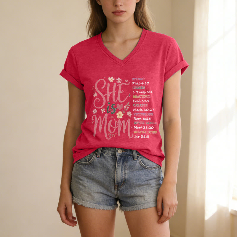 Christianartworkshop T-shirt décontracté à col en V « ELLE EST MAMAN » - image 23