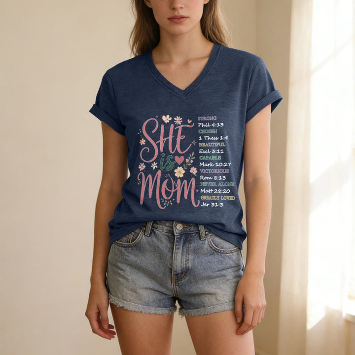 Christianartworkshop T-shirt décontracté à col en V « ELLE EST MAMAN » - image 19