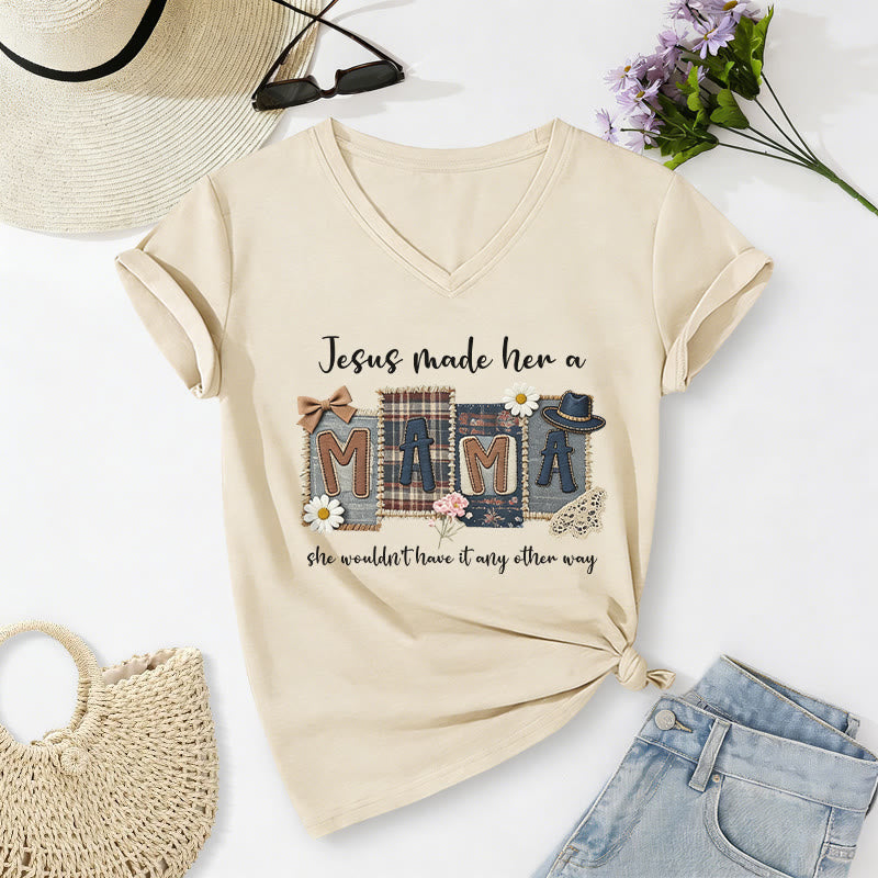 Christianartworkshop T-shirt décontracté à col en V avec motif graphique « Jésus l'a faite maman » - Beige - 2XL - image 6